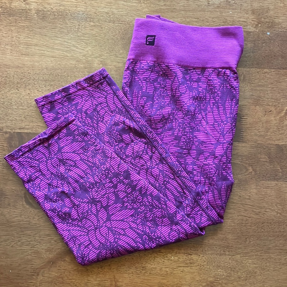 Fabletics Fuschia flowered crop leggings